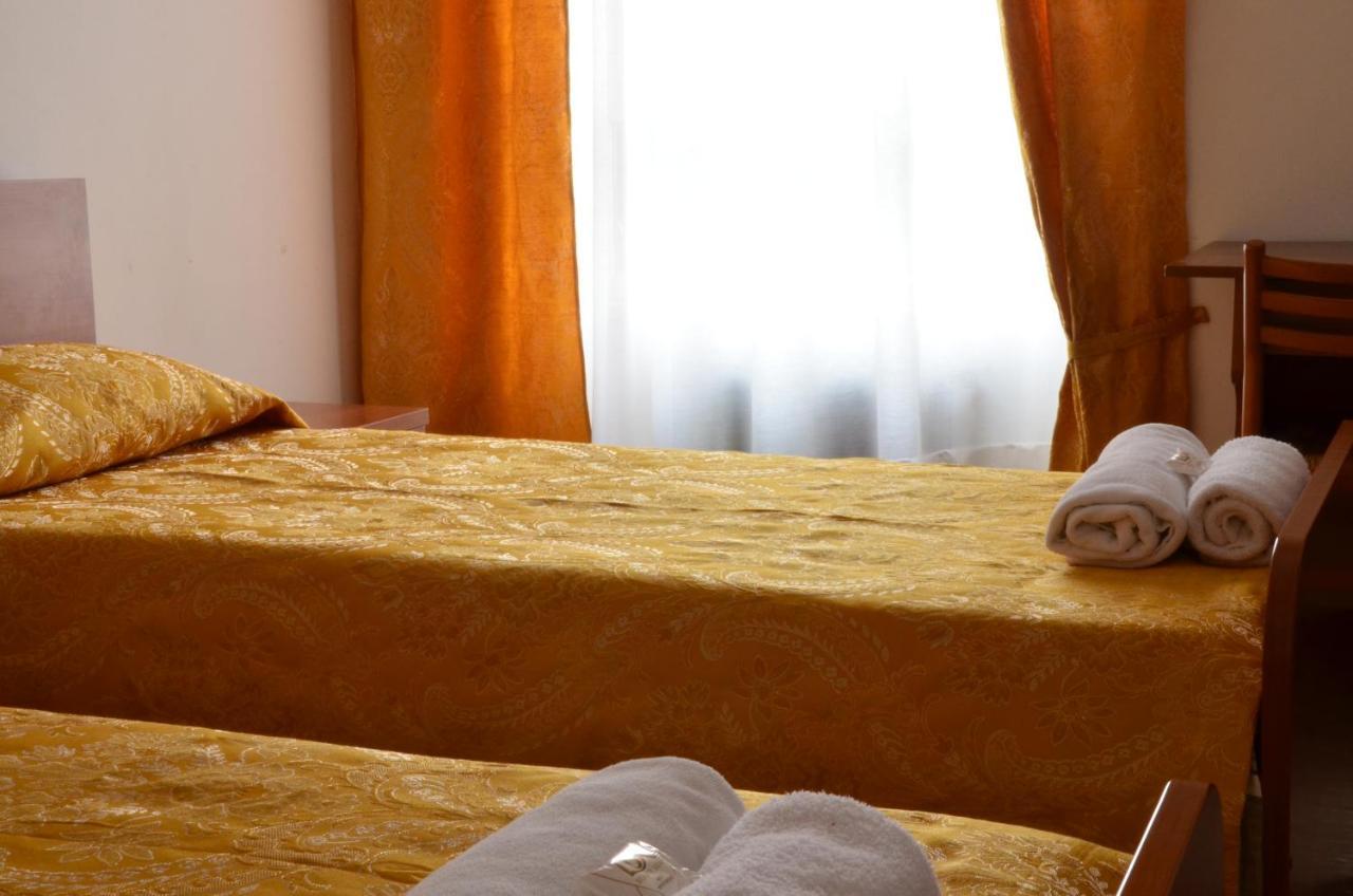 Casa Per Ferie Jpii Dom Polski Rom Exteriör bild